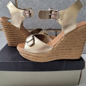 Callisto gold metallic wedge heels, 7M
